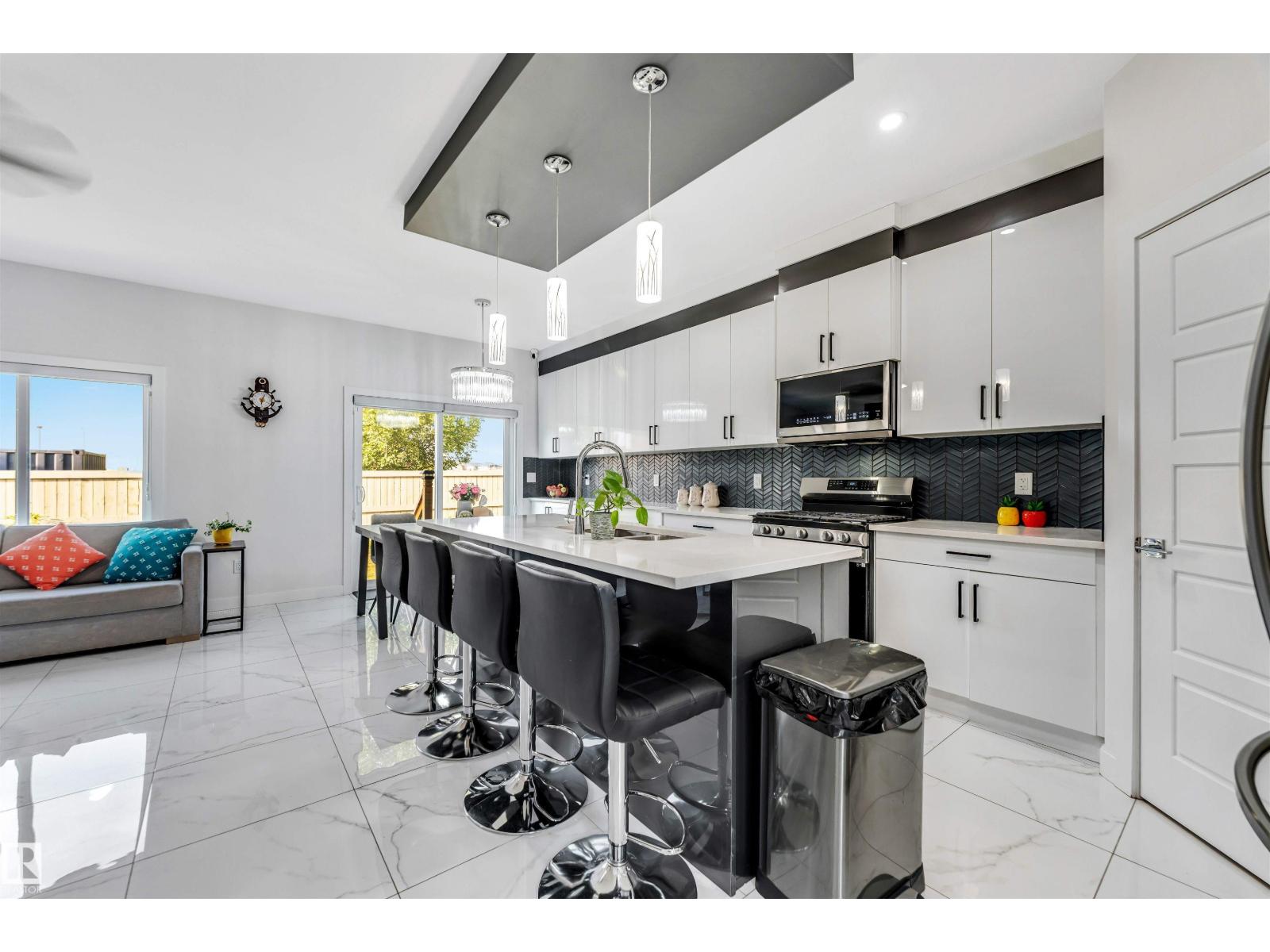 1522 17 AV NW, Edmonton