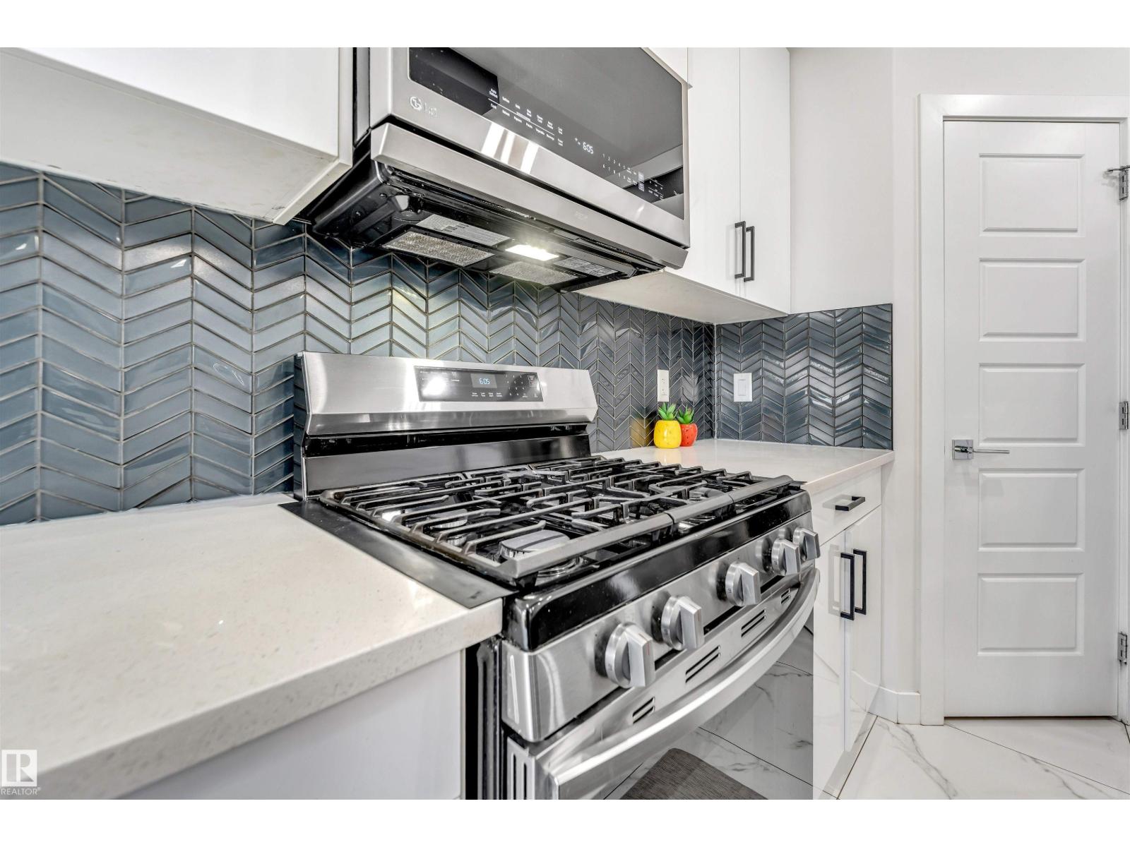 1522 17 AV NW, Edmonton