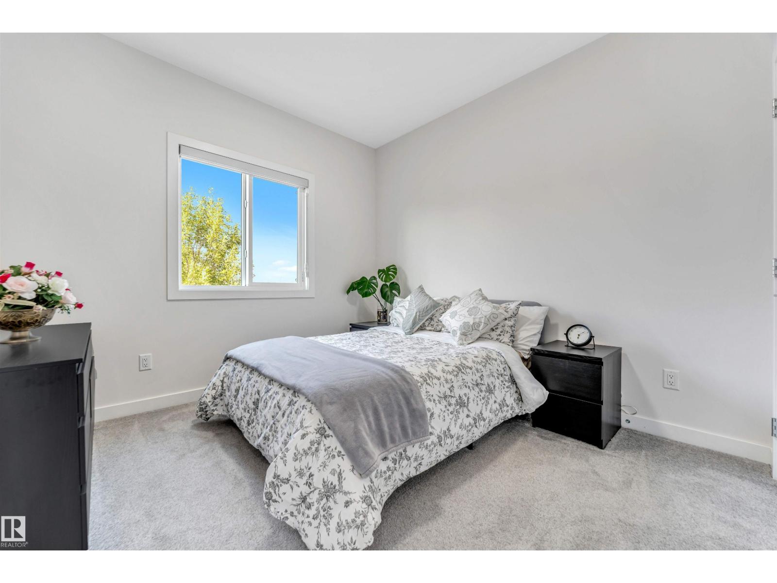 1522 17 AV NW, Edmonton