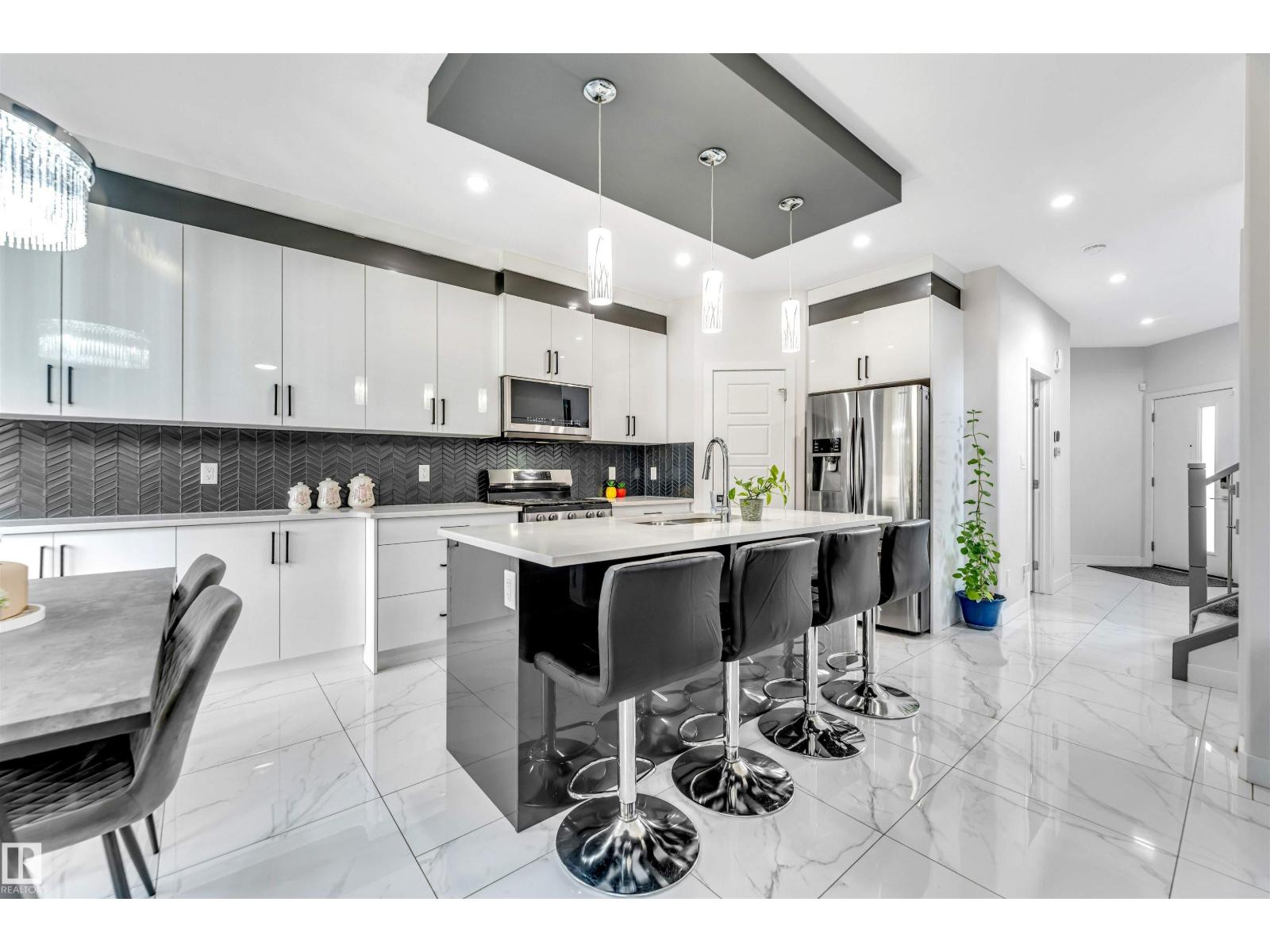 1522 17 AV NW, Edmonton