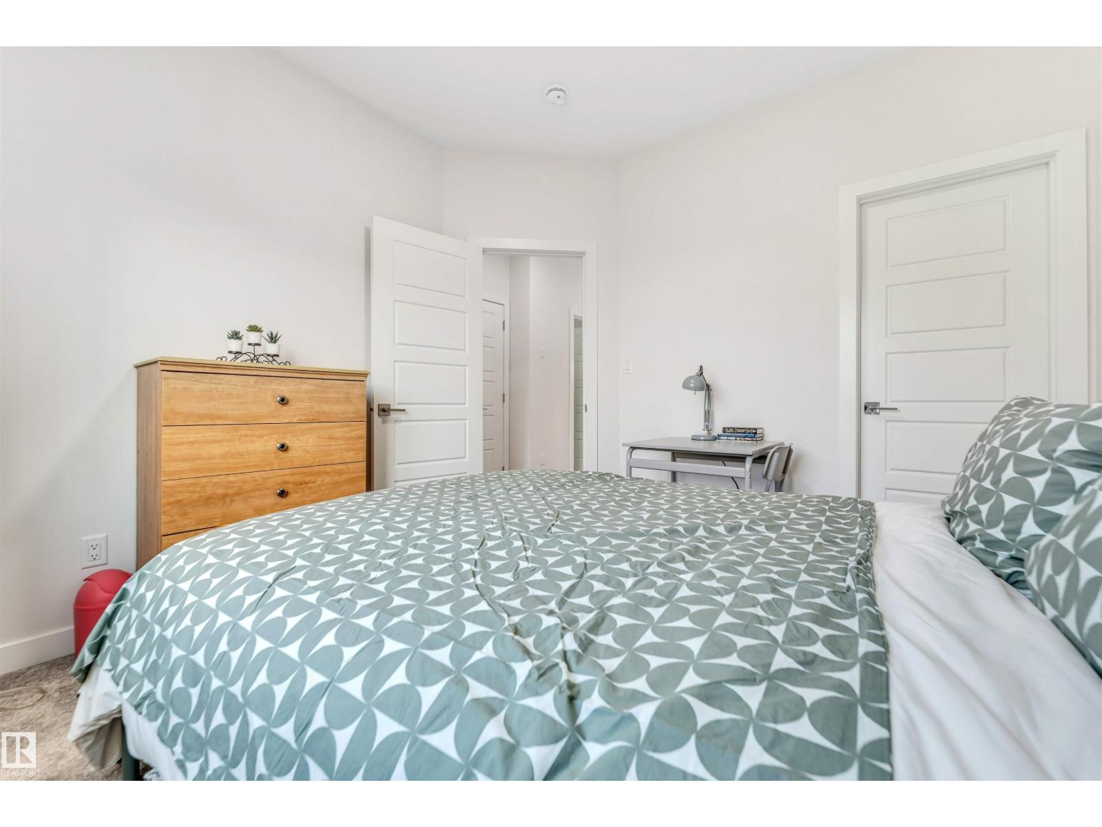 1522 17 AV NW, Edmonton