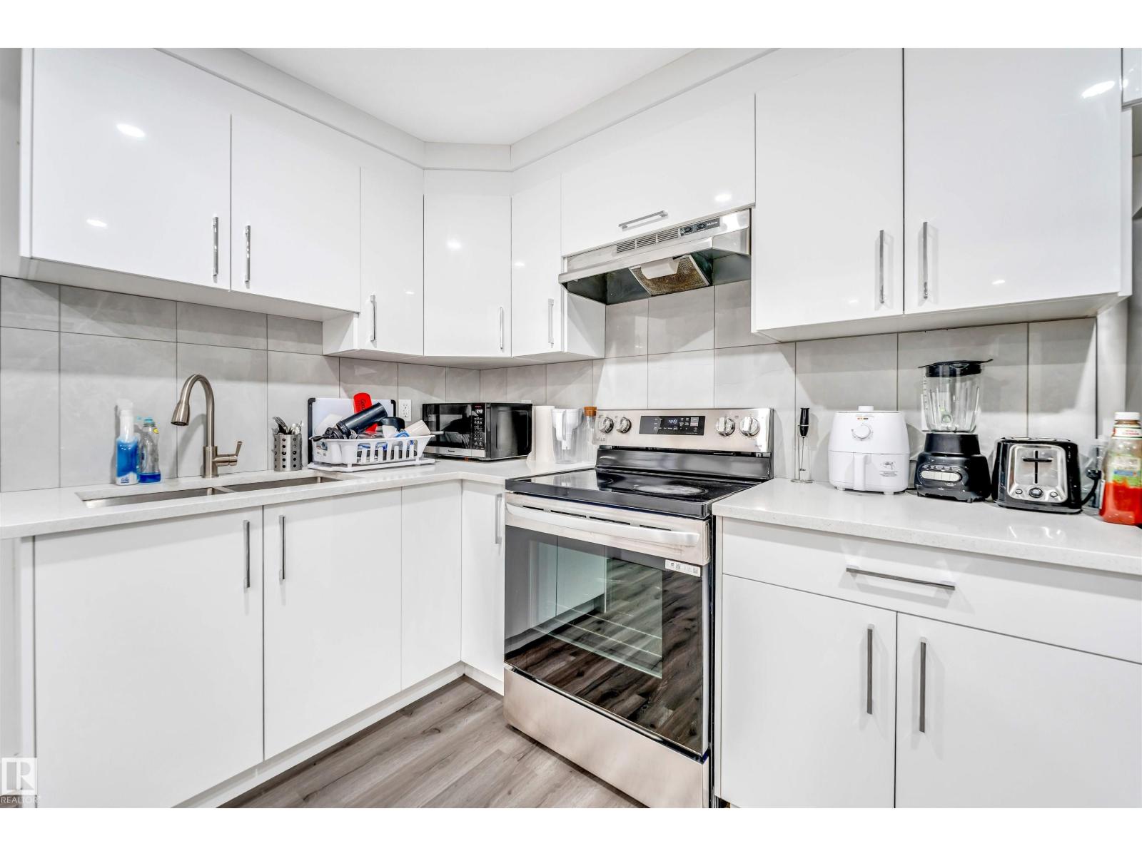 1522 17 AV NW, Edmonton