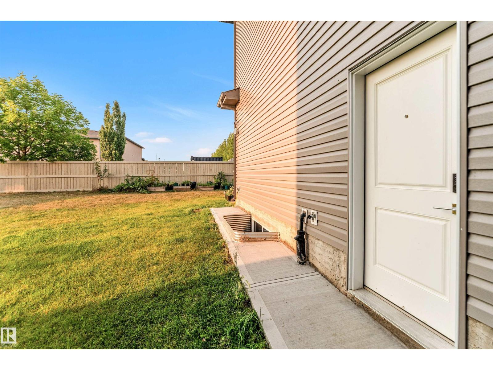 1522 17 AV NW, Edmonton