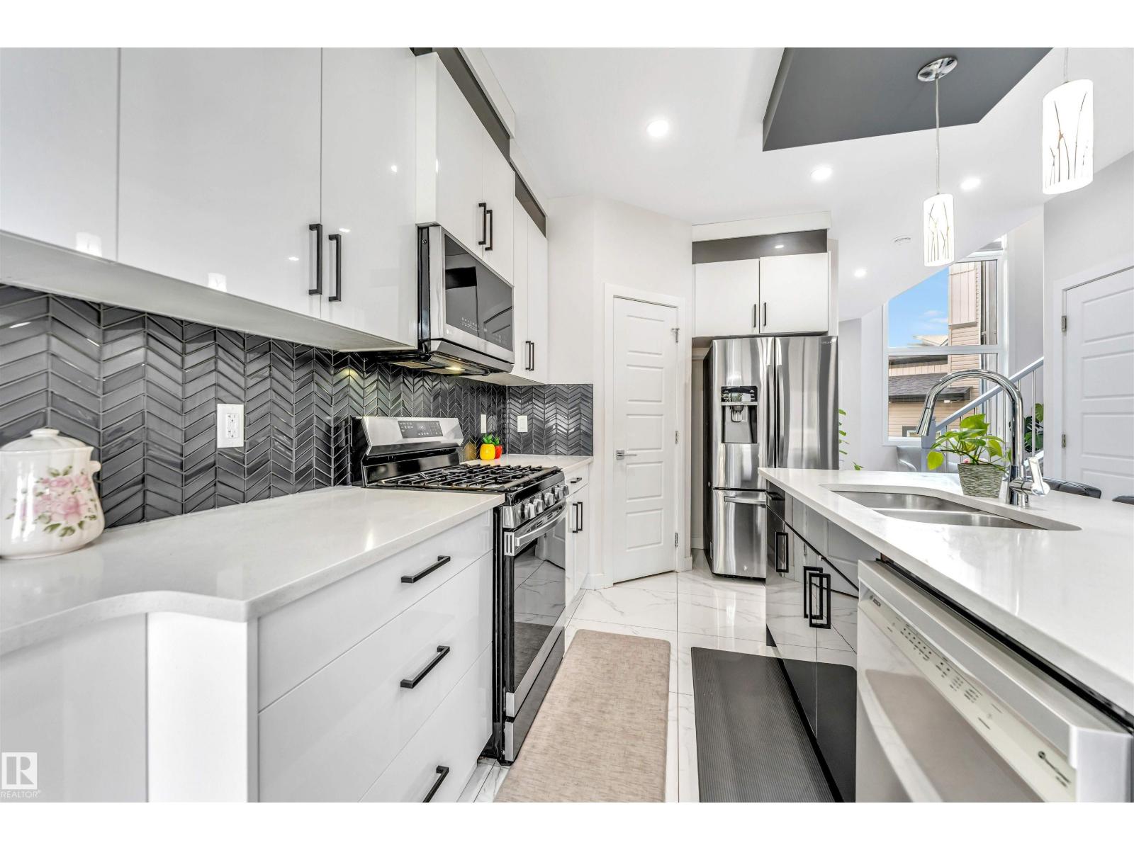 1522 17 AV NW, Edmonton