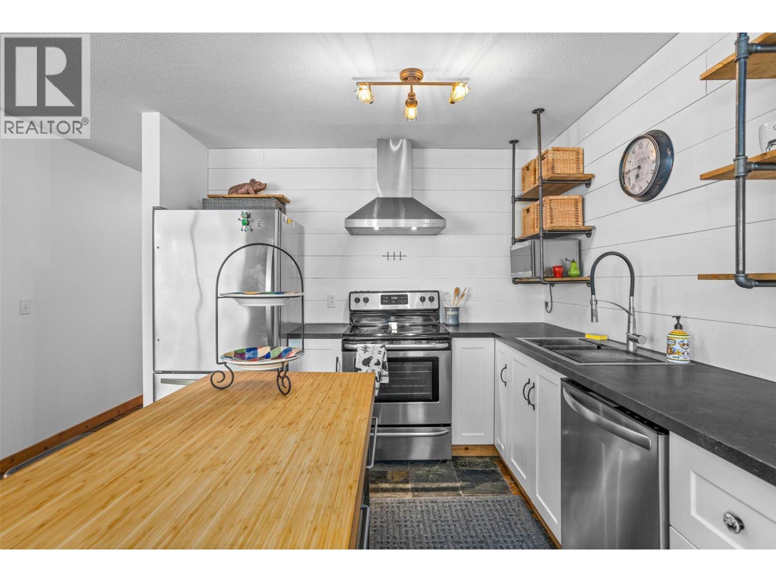 437F 40 Kettle View Road, Big White