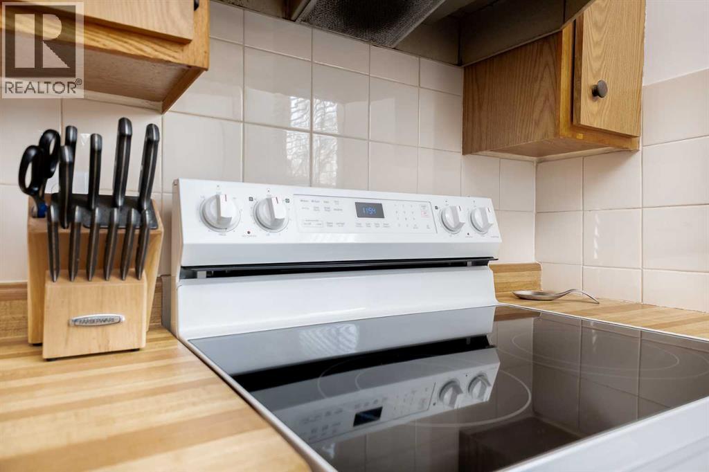 Single Family House for Sale in    Street Pineridge Calgary 