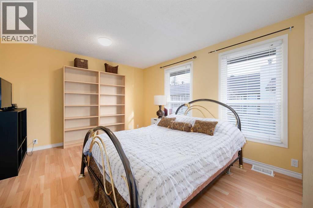 Single Family House for Sale in    Street Pineridge Calgary 