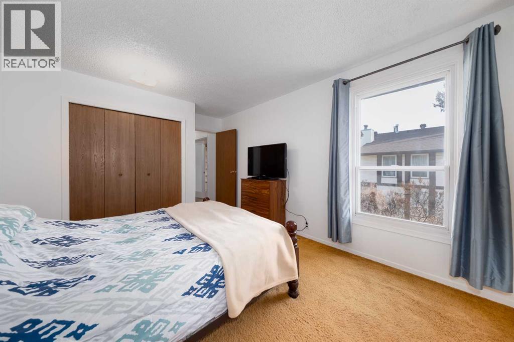 Single Family House for Sale in    Street Pineridge Calgary 