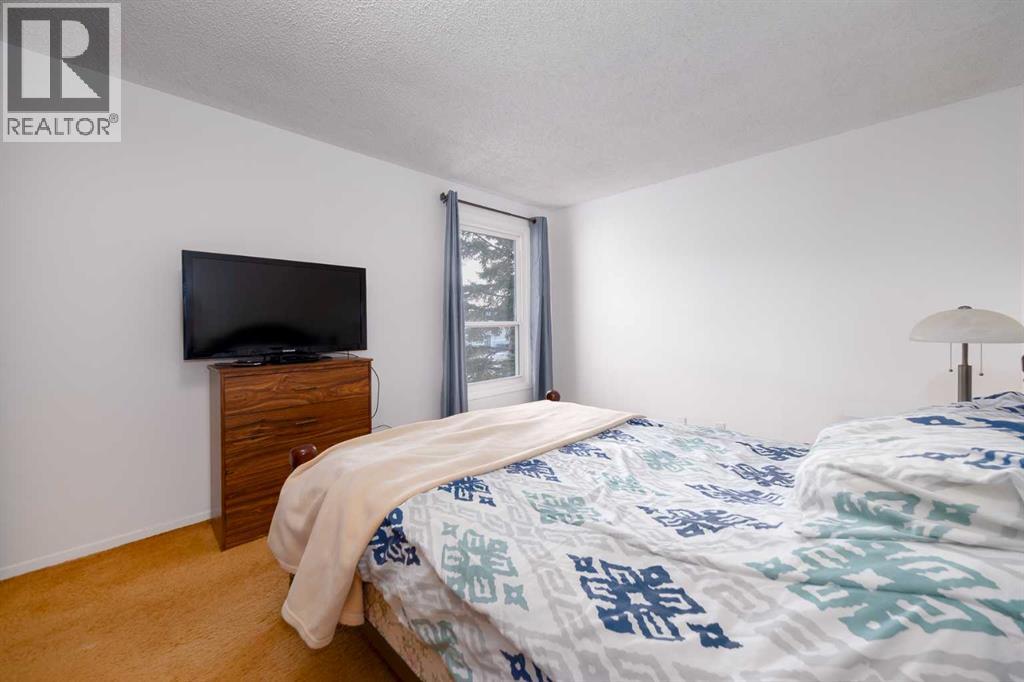 Single Family House for Sale in    Street Pineridge Calgary 