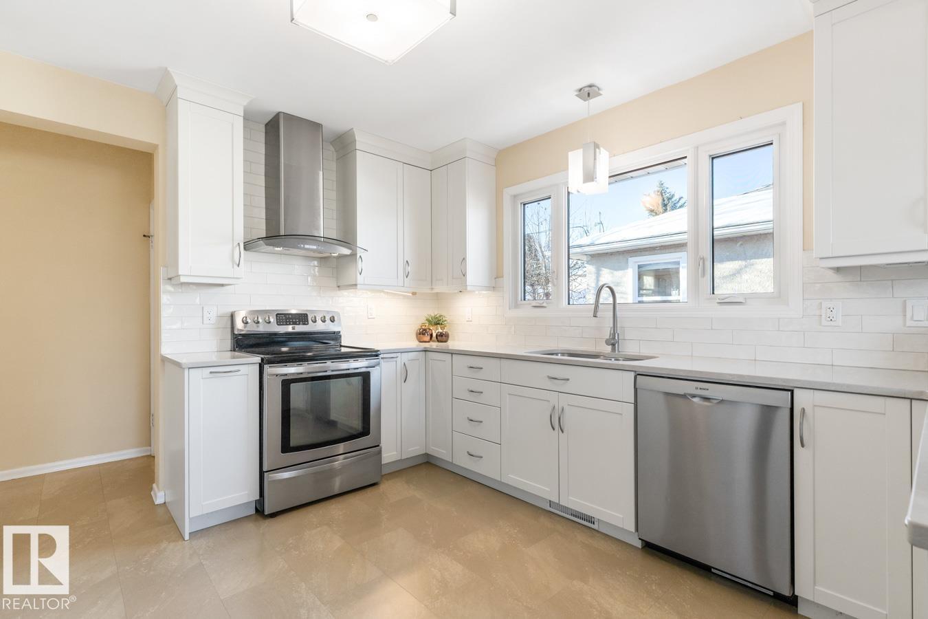 8707 STRATHEARN DR NW, Edmonton