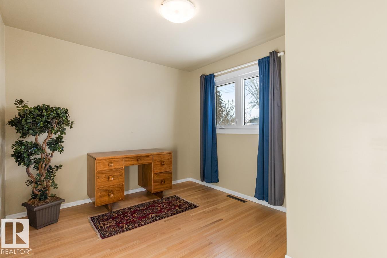 8707 STRATHEARN DR NW, Edmonton