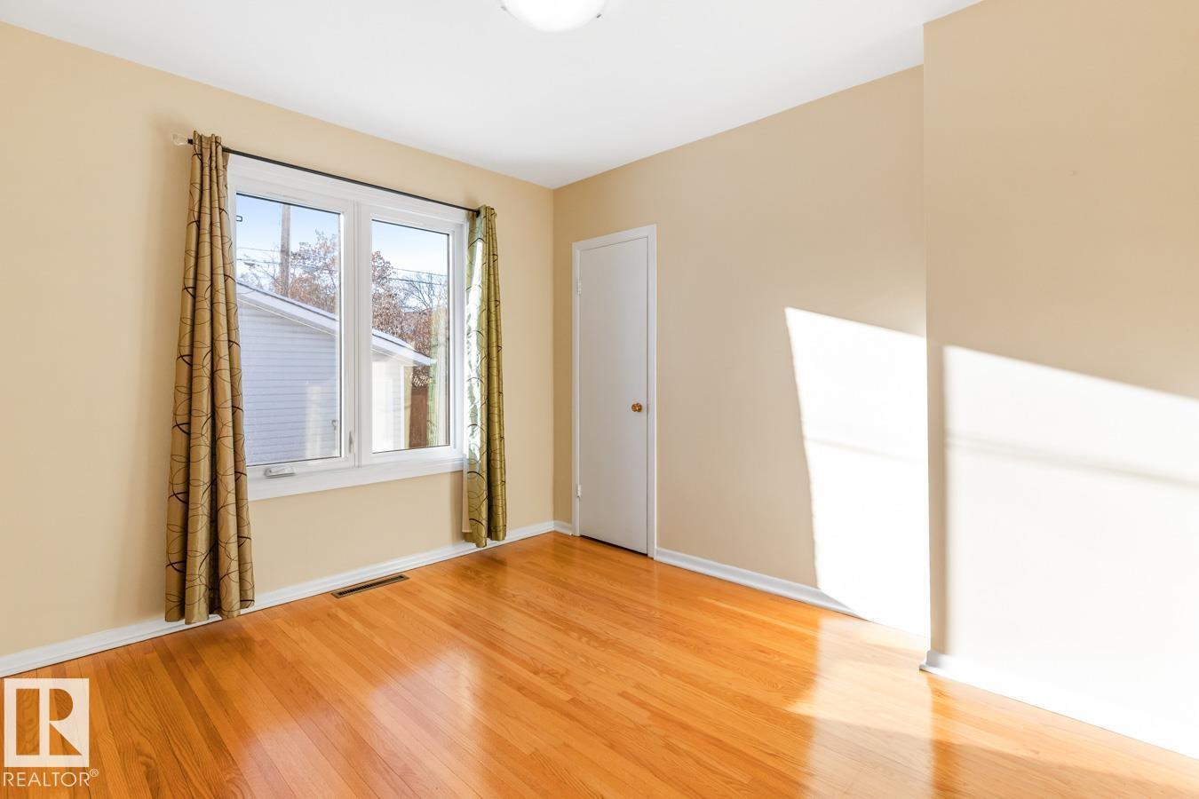 8707 STRATHEARN DR NW, Edmonton