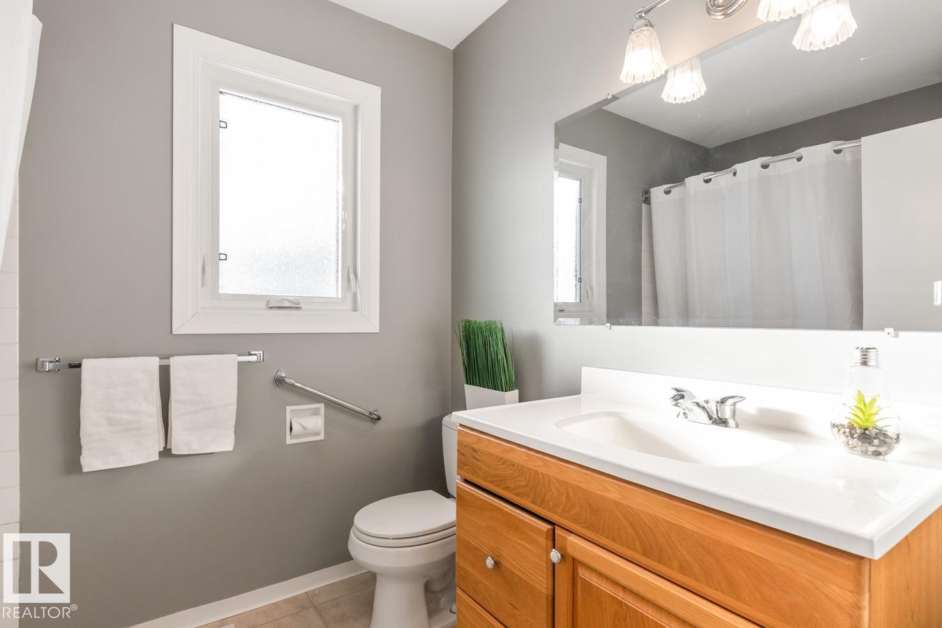 8707 STRATHEARN DR NW, Edmonton