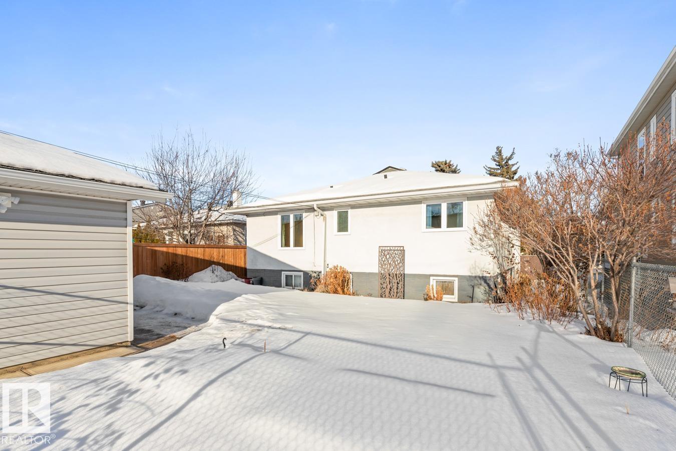 8707 STRATHEARN DR NW, Edmonton