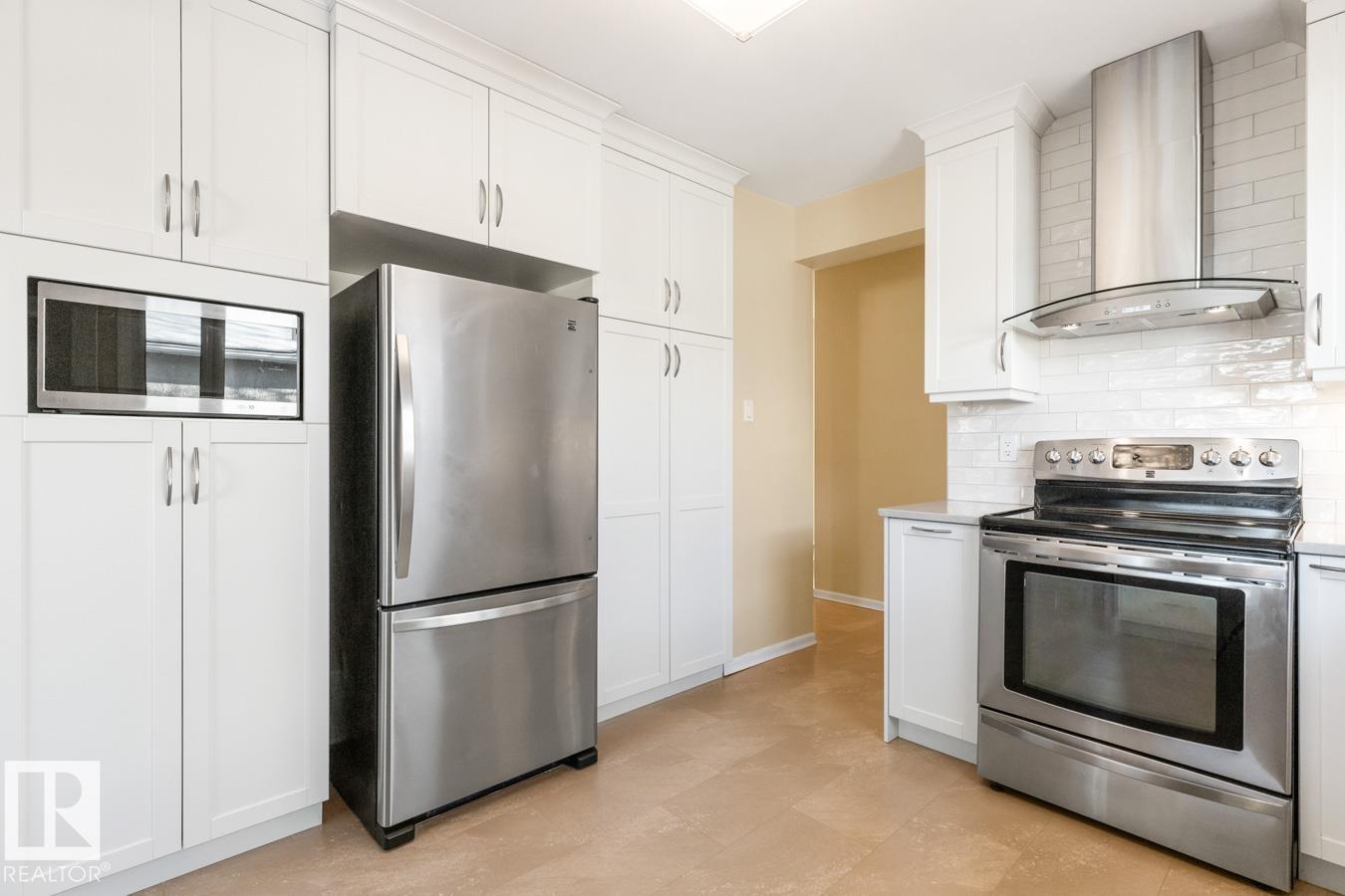 8707 STRATHEARN DR NW, Edmonton