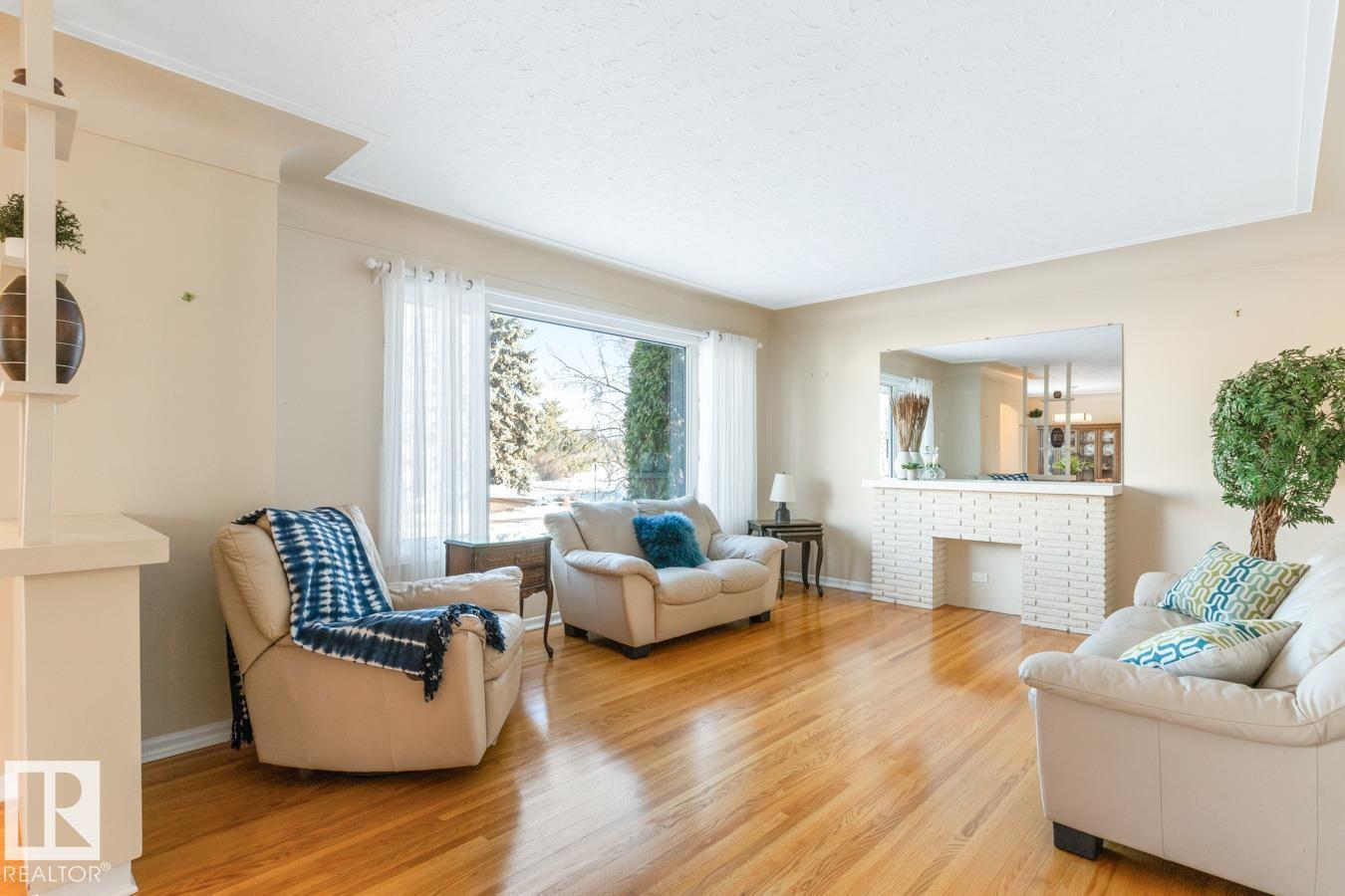 8707 STRATHEARN DR NW, Edmonton