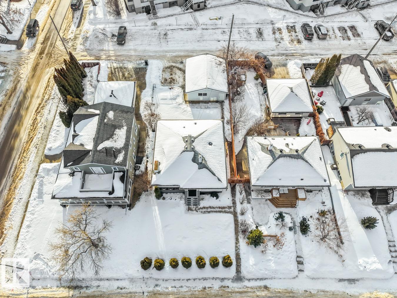 8707 STRATHEARN DR NW, Edmonton