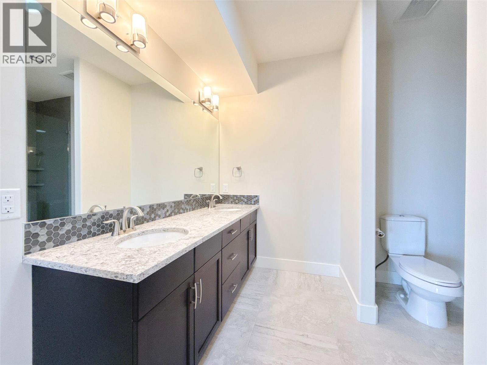 2000 VALLEYVIEW Drive Unit# 33, Osoyoos