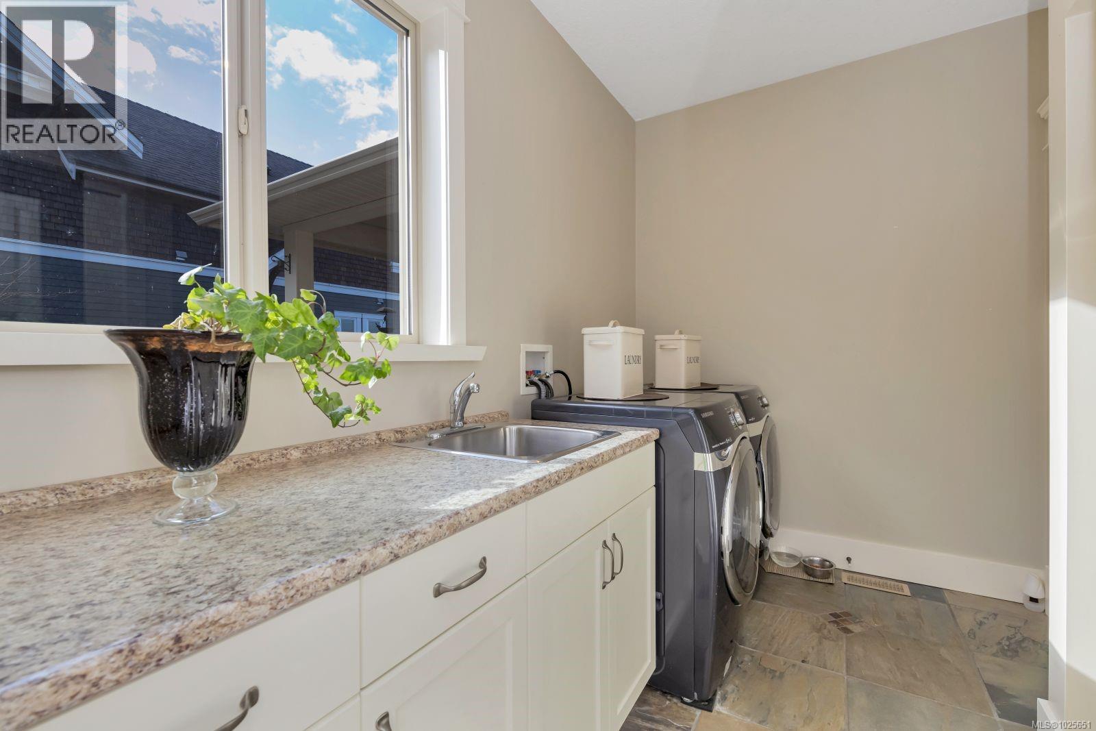 5982 Salish Rd, Duncan