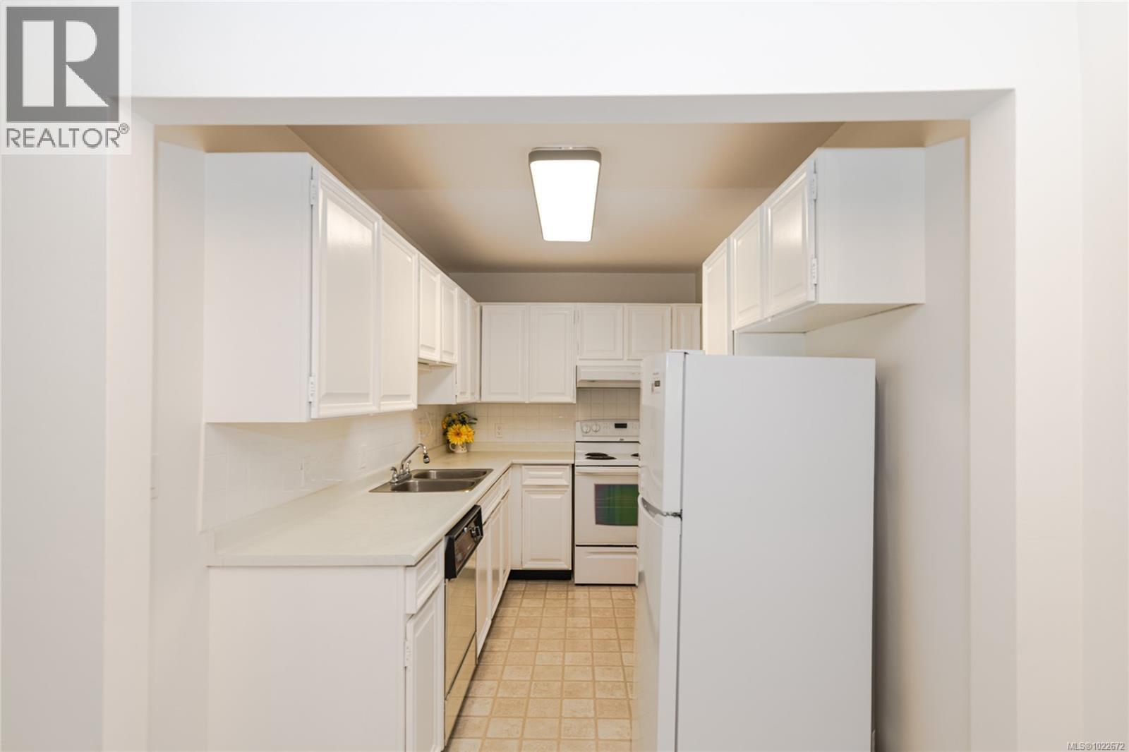 201 1875 Lansdowne Road, Saanich