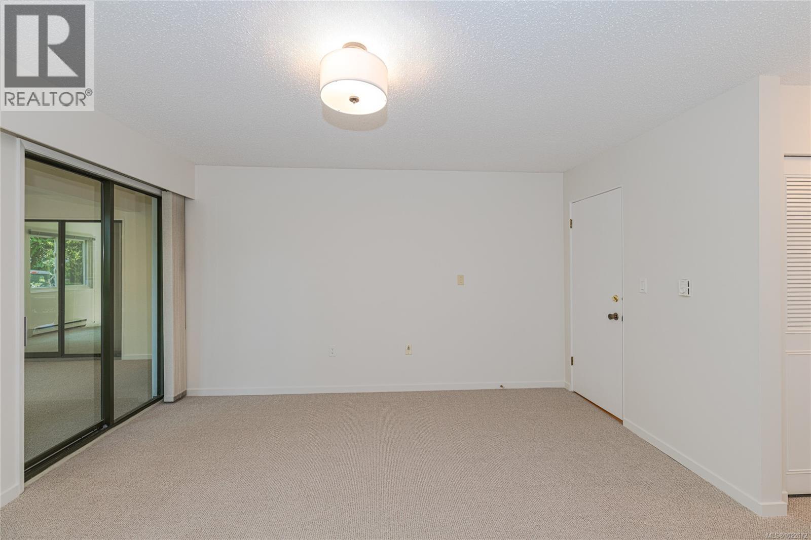 201 1875 Lansdowne Road, Saanich