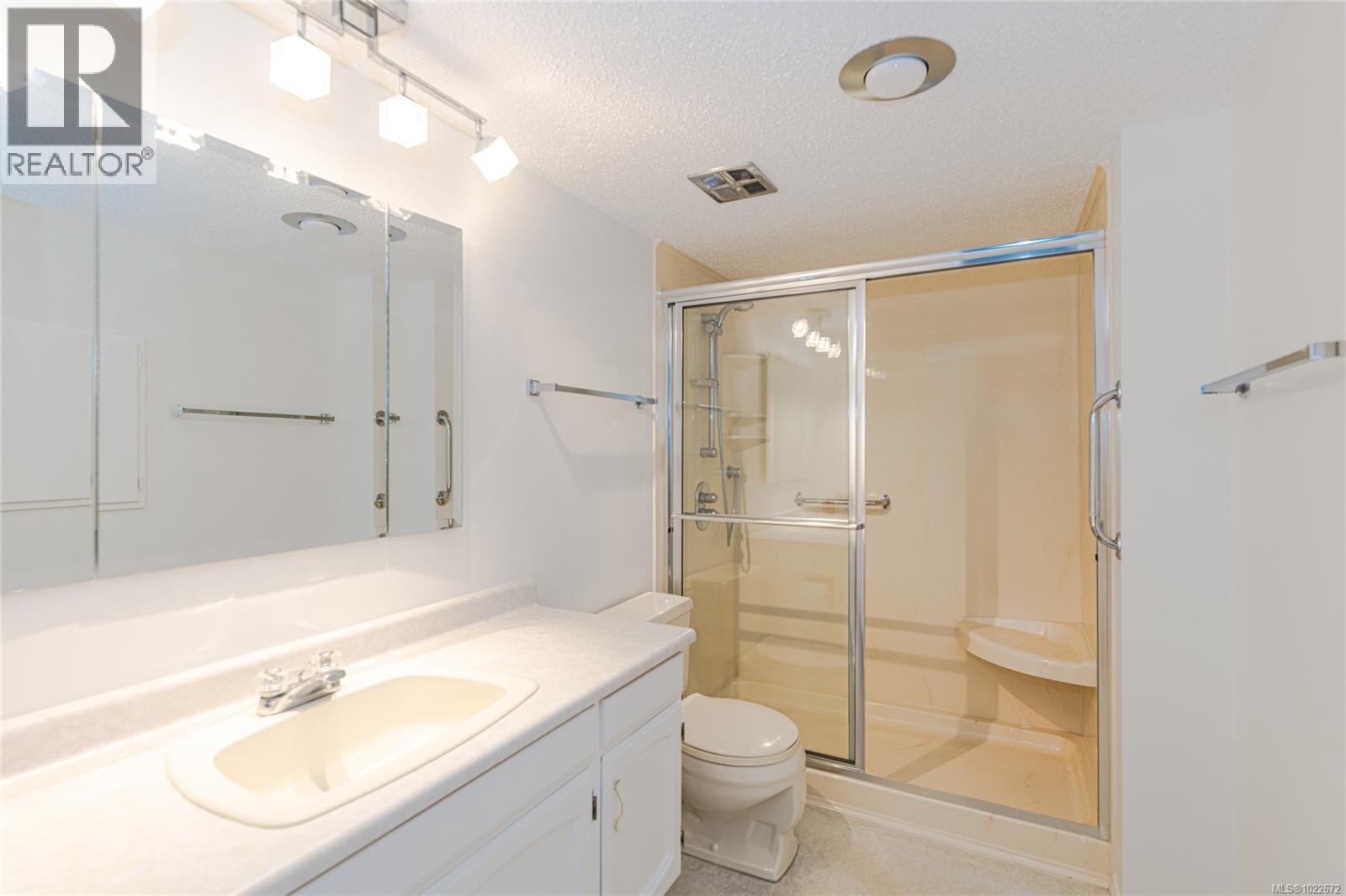 201 1875 Lansdowne Road, Saanich