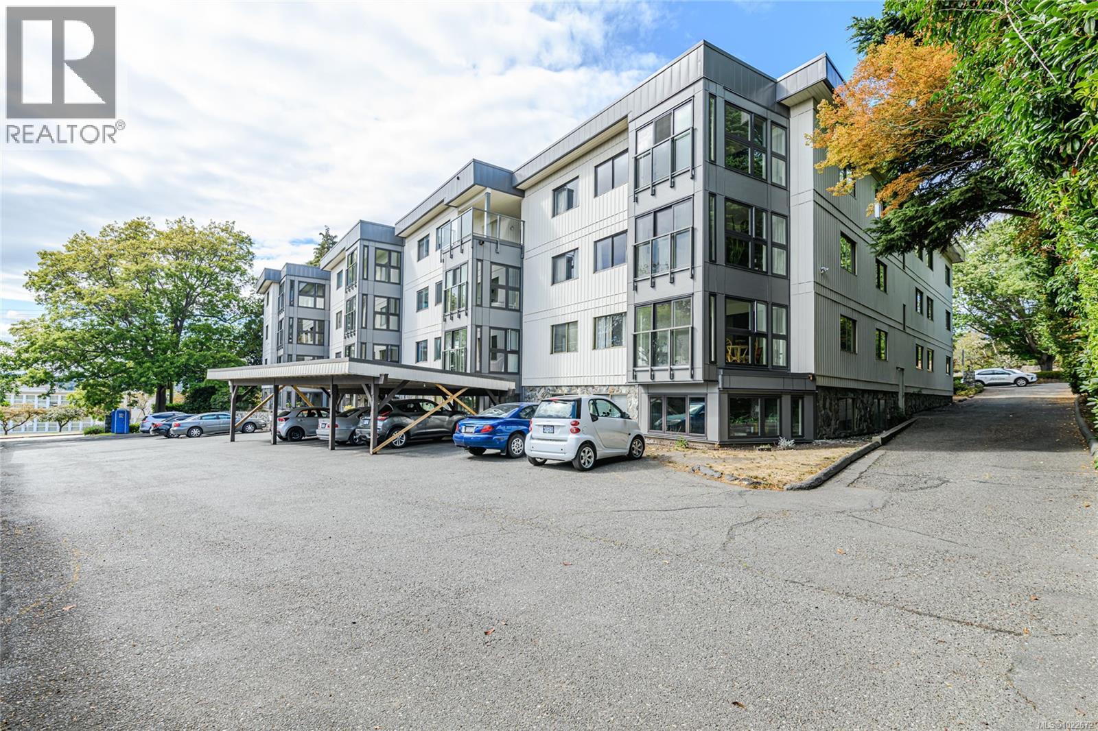 201 1875 Lansdowne Road, Saanich