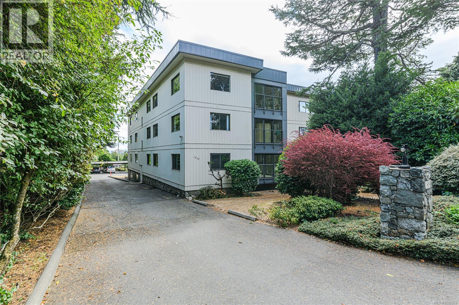 201 1875 Lansdowne Road, Saanich