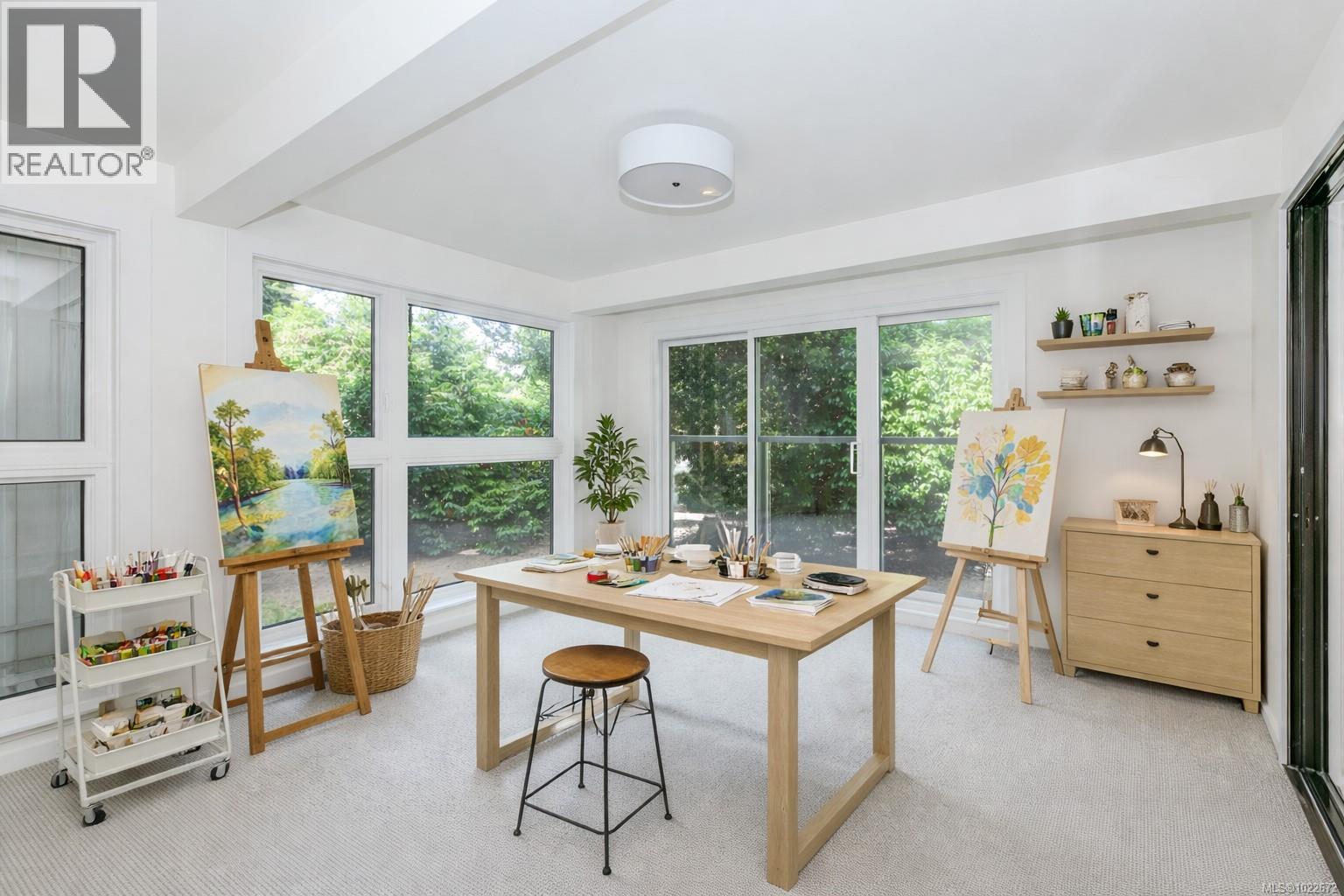 201 1875 Lansdowne Road, Saanich