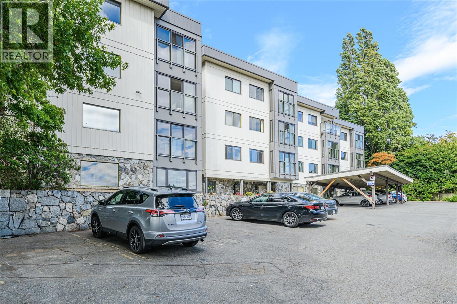 201 1875 Lansdowne Road, Saanich