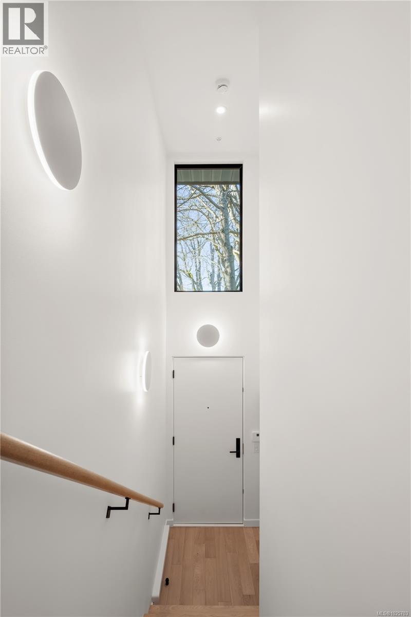 9 907 Redfern Street West, Victoria