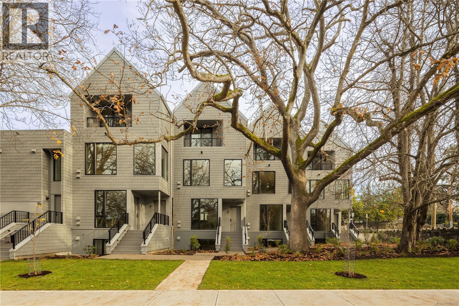 9 907 Redfern Street West, Victoria