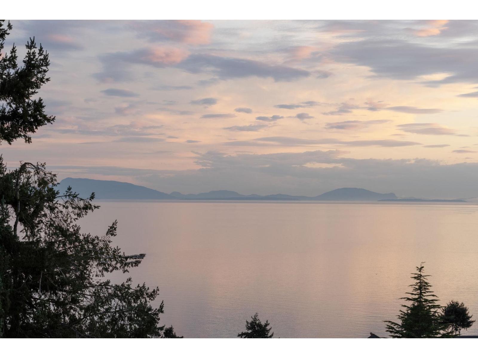 13169 MARINE DRIVE, Surrey