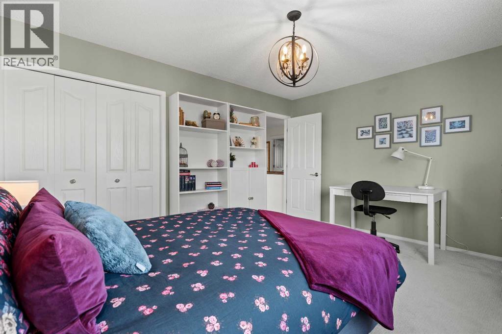 Single Family House for Sale in  Springbank Crescent SW Springbank Hill Calgary 