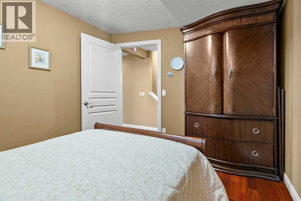 Single Family House for Sale in  Springbank Crescent SW Springbank Hill Calgary 