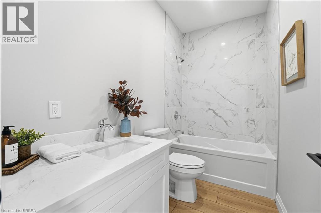 105 VANROOY TRAIL - 17