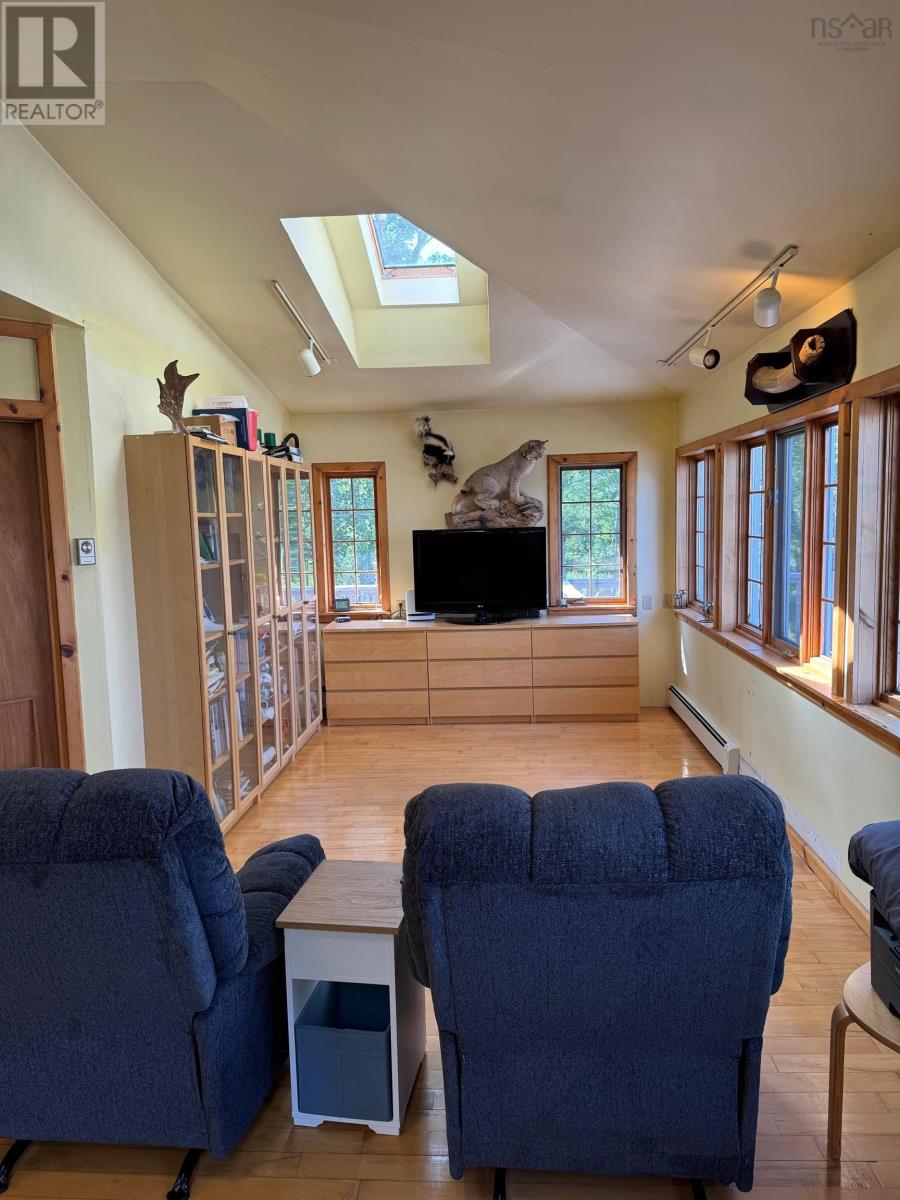 Property 25 of 34 of 956 Highway 203