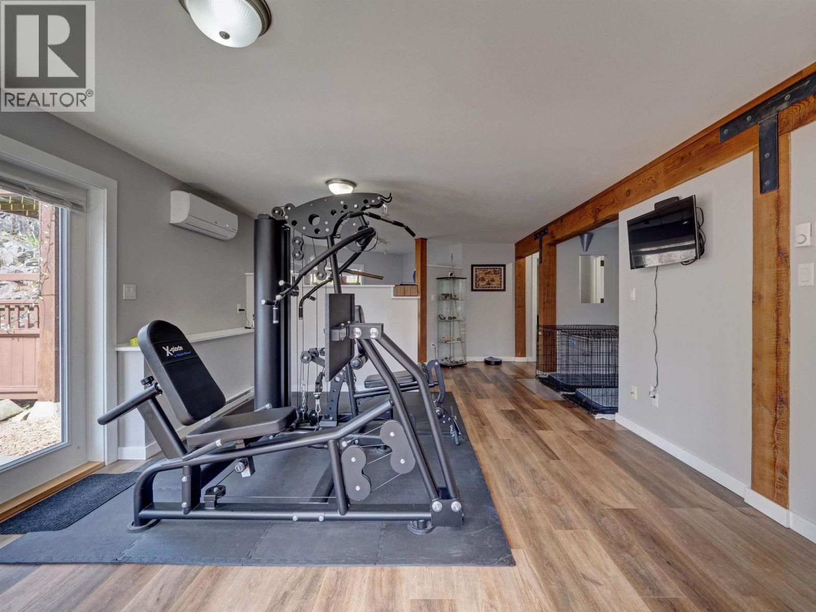 8362 REDROOFFS ROAD, Halfmoon Bay