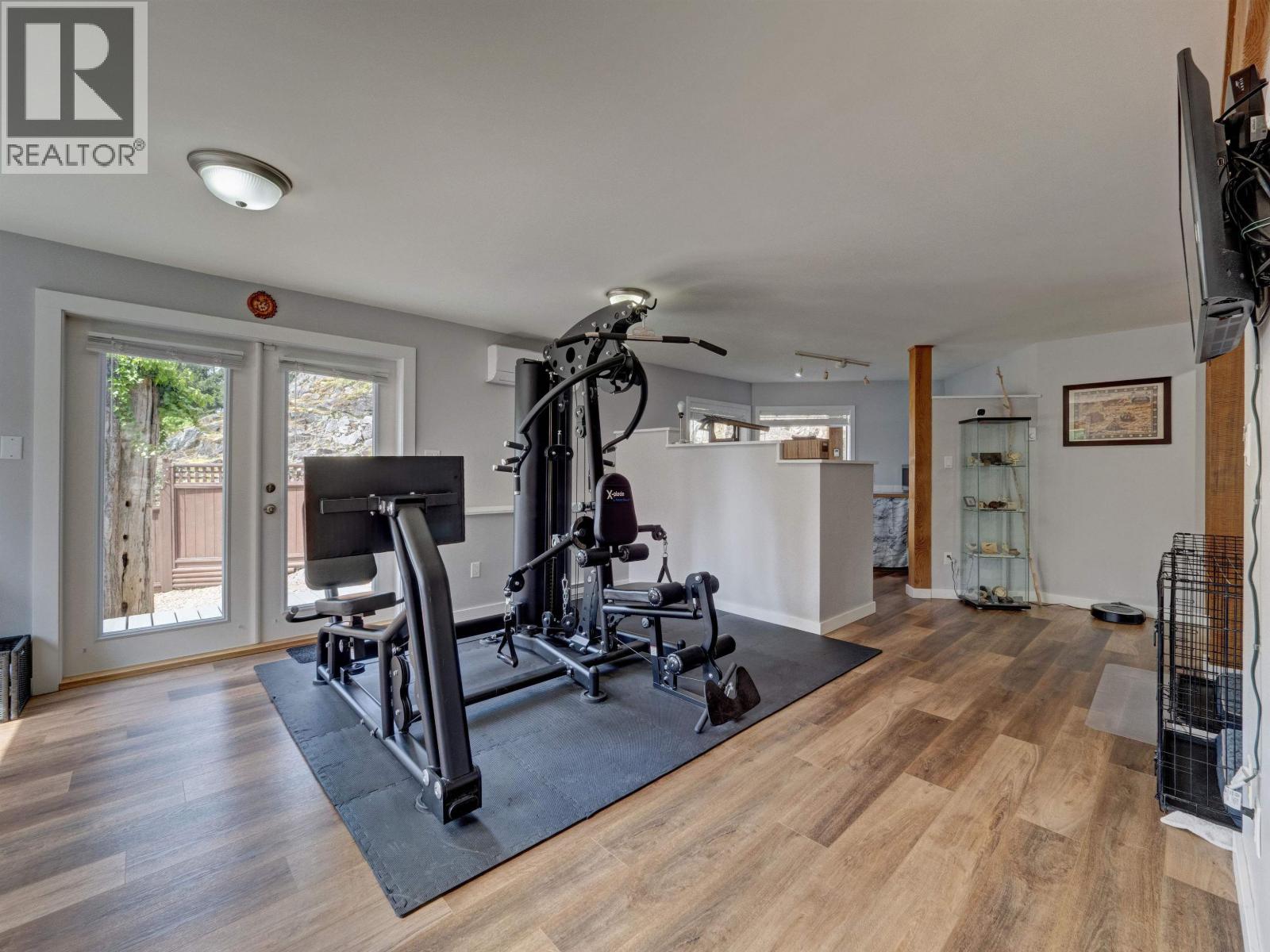 8362 REDROOFFS ROAD, Halfmoon Bay