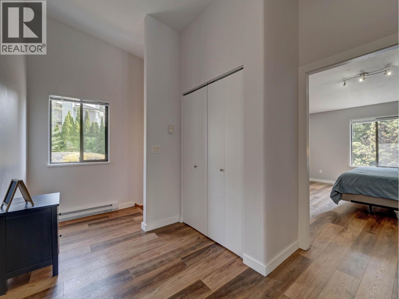 8362 REDROOFFS ROAD, Halfmoon Bay