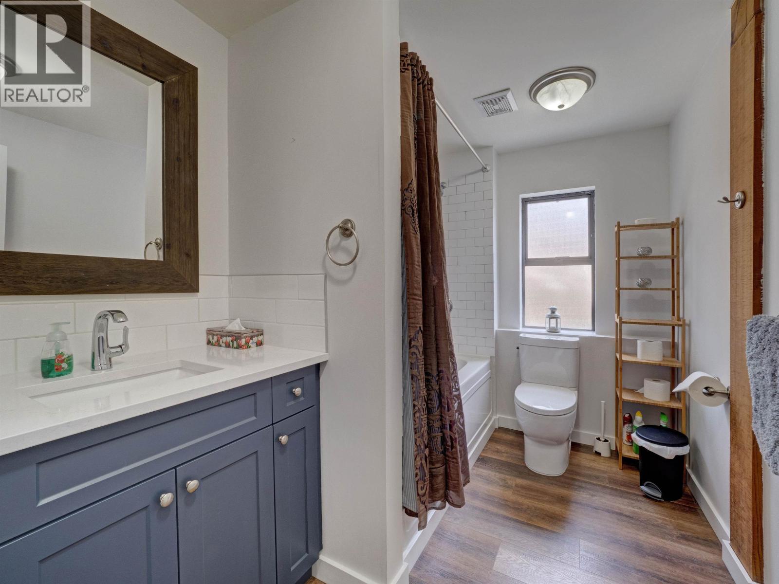 8362 REDROOFFS ROAD, Halfmoon Bay