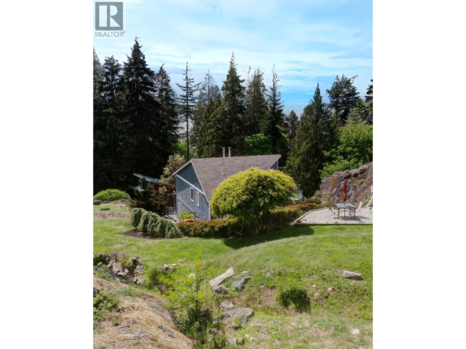 8362 REDROOFFS ROAD, Halfmoon Bay