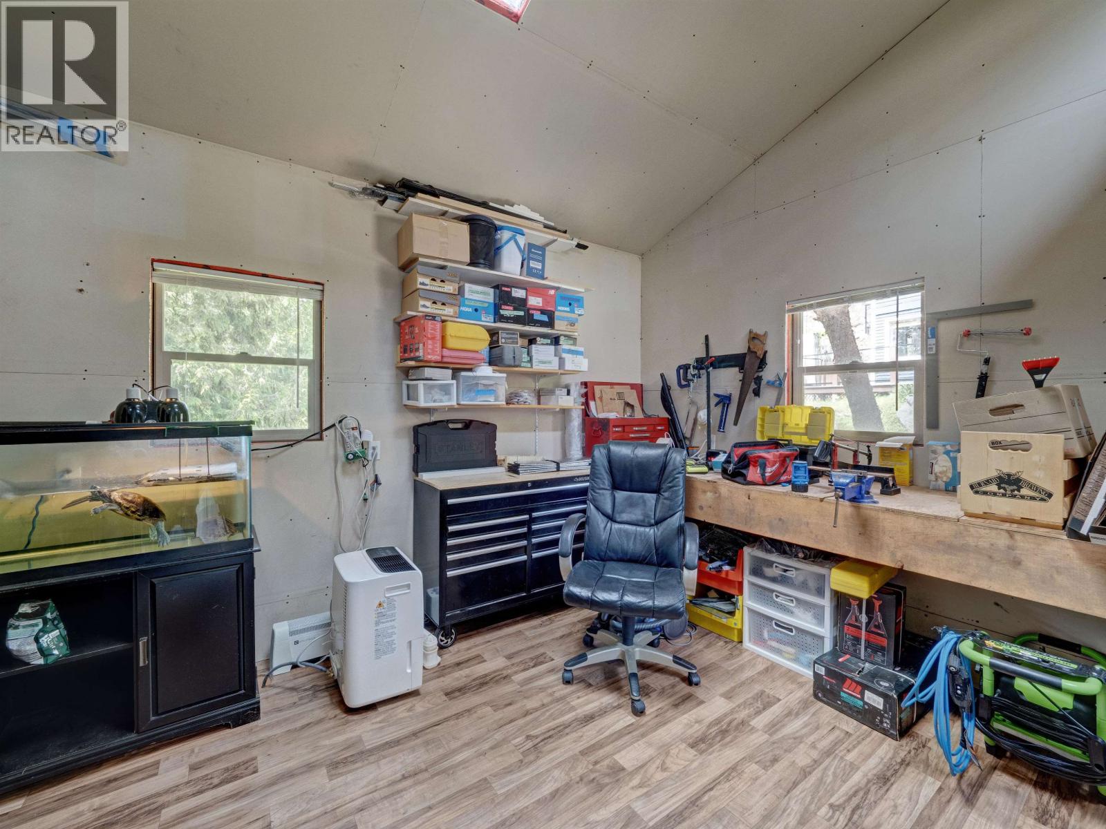 8362 REDROOFFS ROAD, Halfmoon Bay