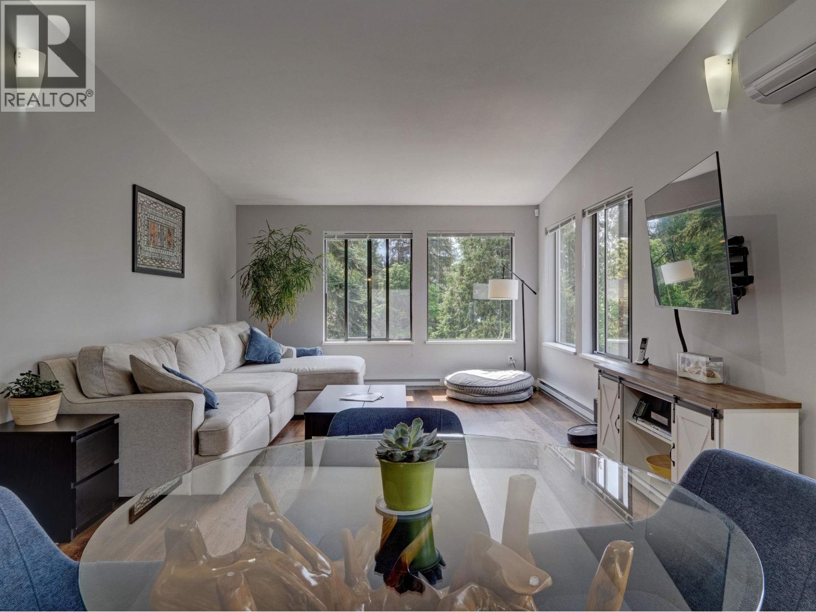 8362 REDROOFFS ROAD, Halfmoon Bay