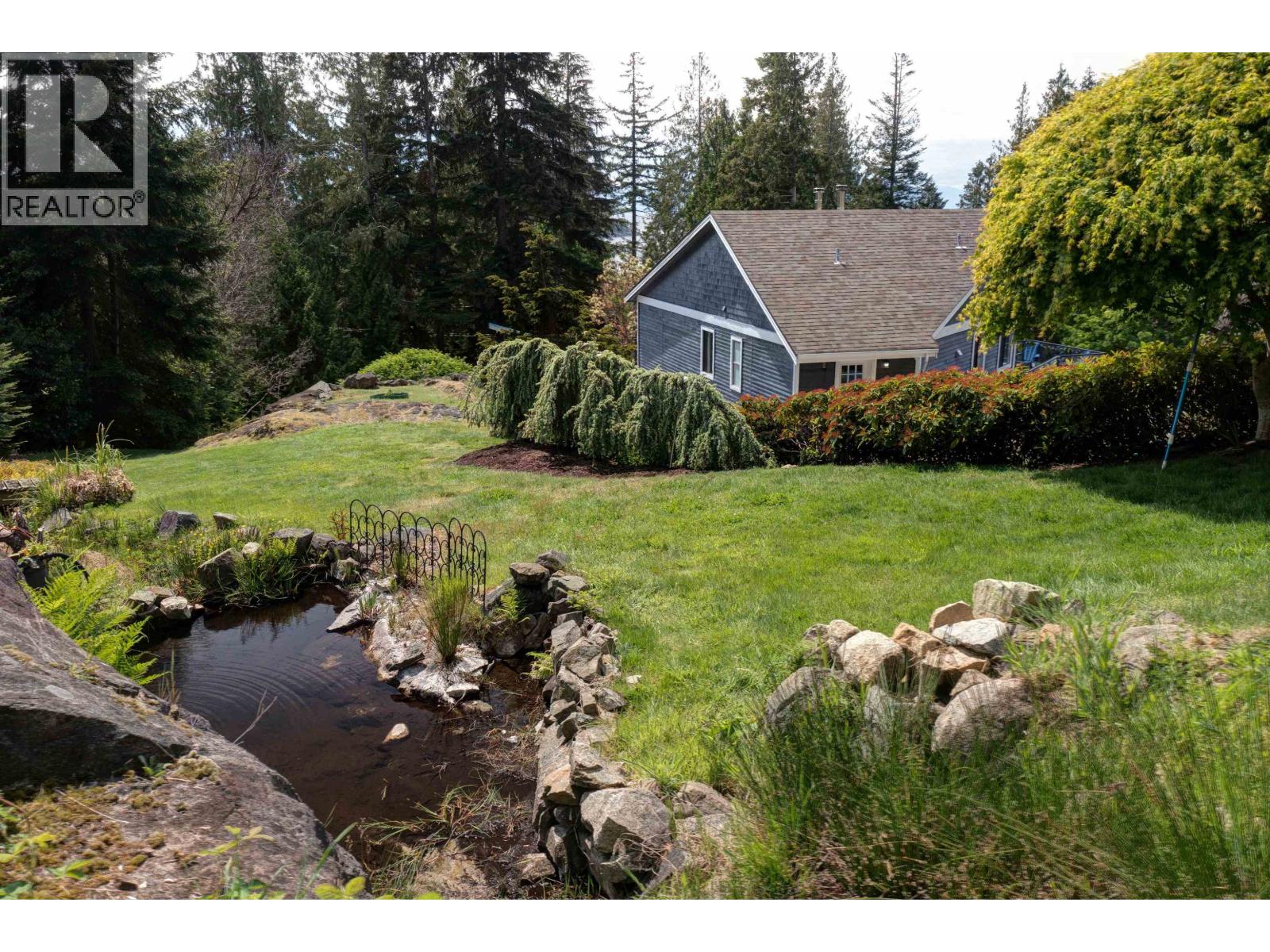 8362 REDROOFFS ROAD, Halfmoon Bay