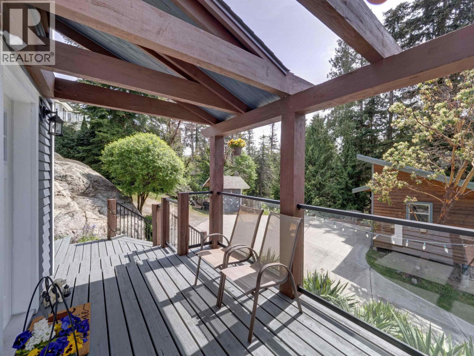 8362 REDROOFFS ROAD, Halfmoon Bay