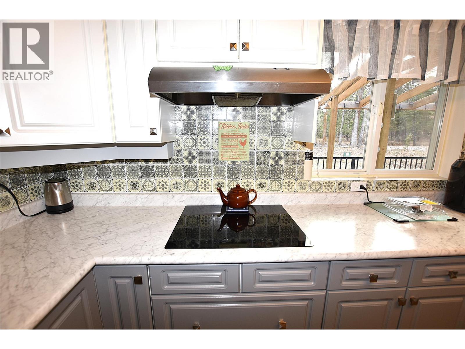  145 Falcon Avenue, Vernon