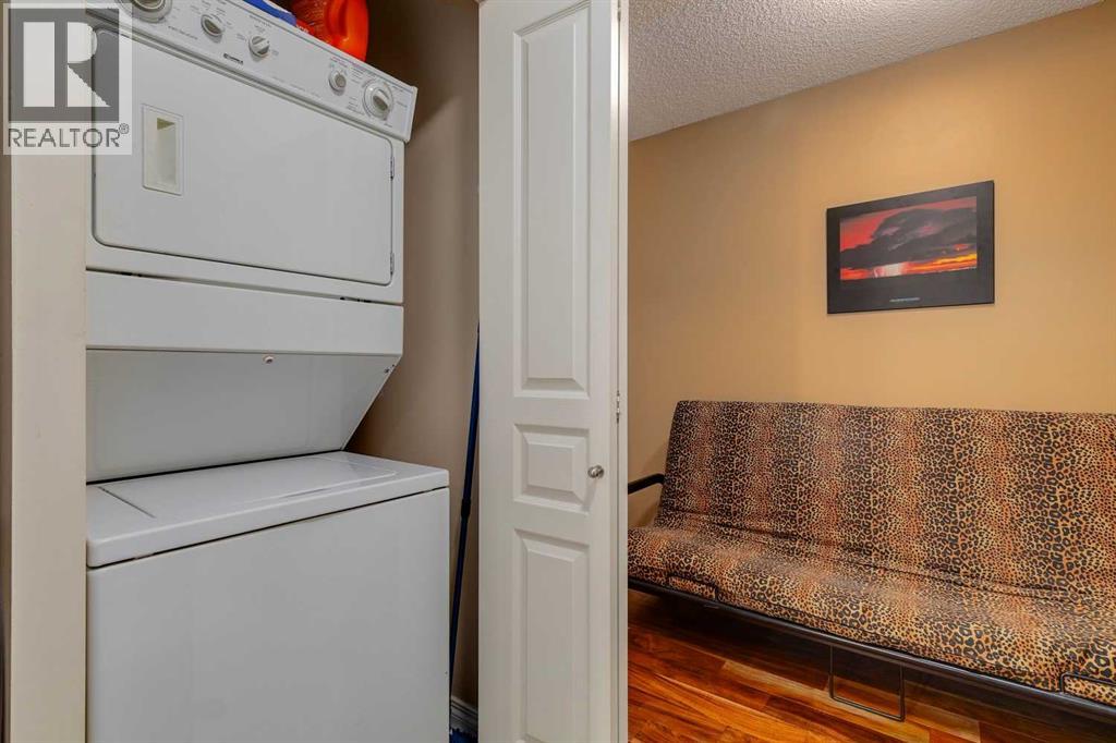 Single Family House for Sale in   Richard Place SW Lincoln Park Calgary 