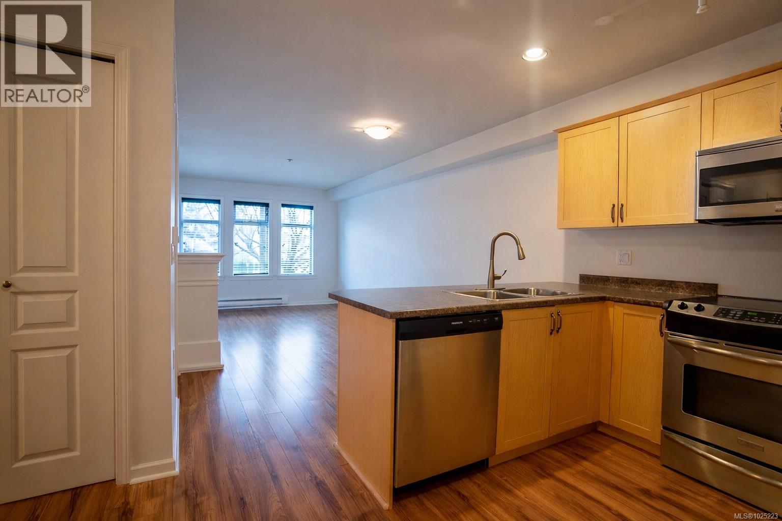 210 655 Goldstream Ave, Langford