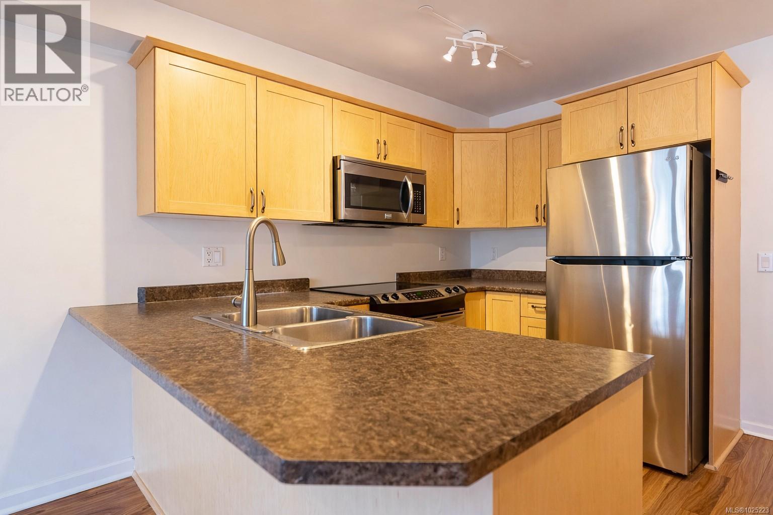 210 655 Goldstream Ave, Langford